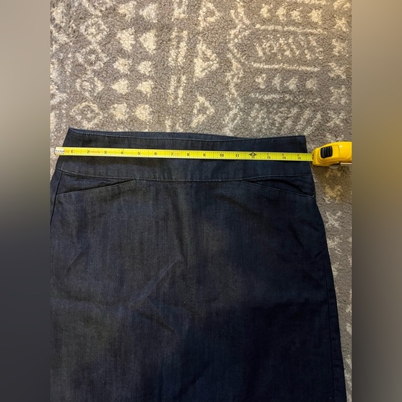 Talbots Classic dark jean  Denim Skirt size 6P (E112) - Picture 9 of 12